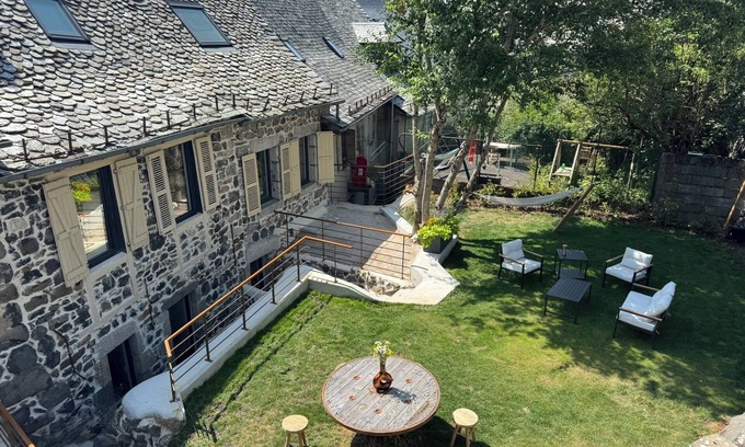 Laguiole House | House in the shadow of the bell tower