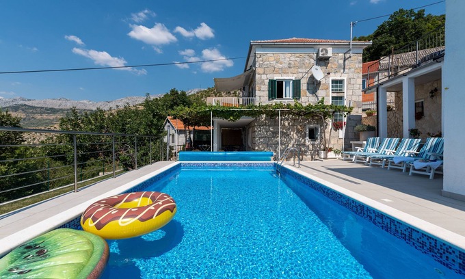 Donje Sitno House | House Marinka (47301-K1) - Zrnovnica (Split)
