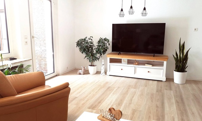 Esens Apartment | House Meereswind 3xbedroom, conservatory with fireplace, office, on the Westerkaye