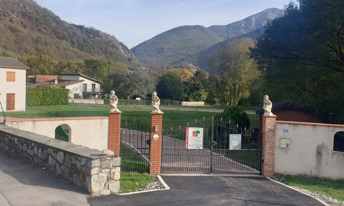 Cierp-Gaud House | House of 100 m2 on a 2500 m2 fenced