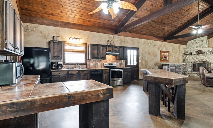 Sabinal House | House, pool & hot tub on nearly 10 acres off River Road in the heart of Concan