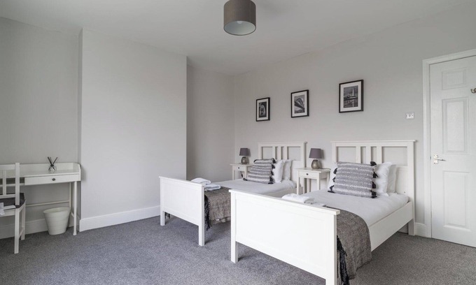Choppington House | House - Sleeps 5 - Pet friendly - Garden - Parking