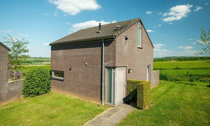 Vijlen House | House with 2 bathrooms, the Drielandenpunt at 8 km
