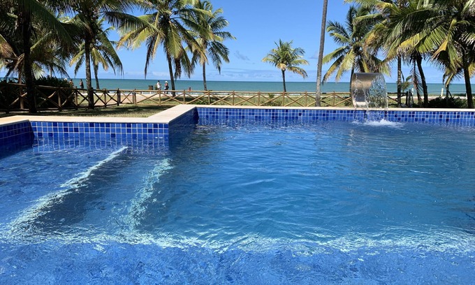 Canto do Mar House | House with 5 bedrooms in front of the sea (feet in the sand) in Guarajuba