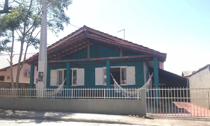 Enseada House | House with AR 300 and 500m from the beach