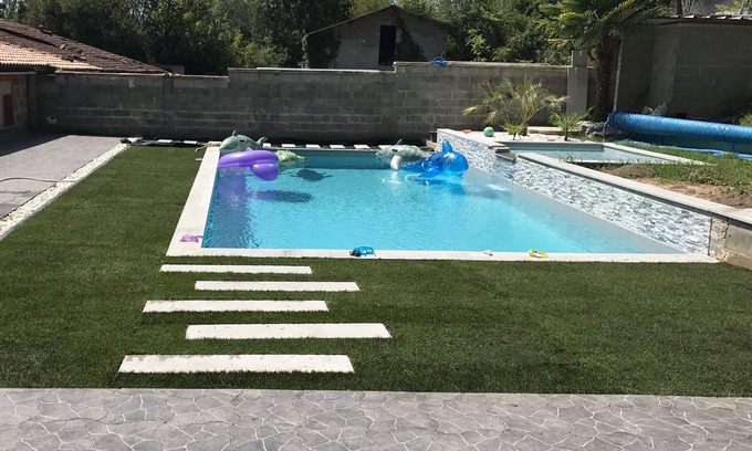 La Brede House | House with heated pool