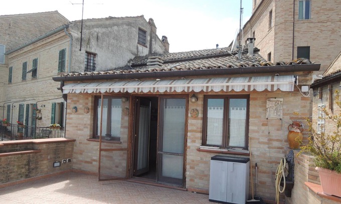 Sant'Elpidio a Mare House | House with terrace on the historic walls!
