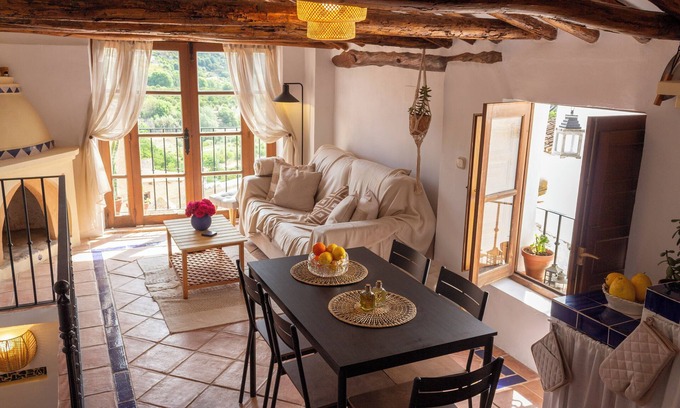 Restabal House | House with lake view in idyllic Restabal