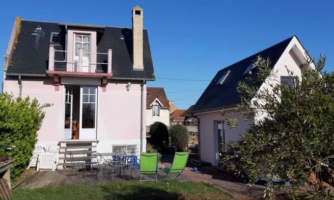 Luc-sur-Mer House | House with large plot, 300 m from the sea