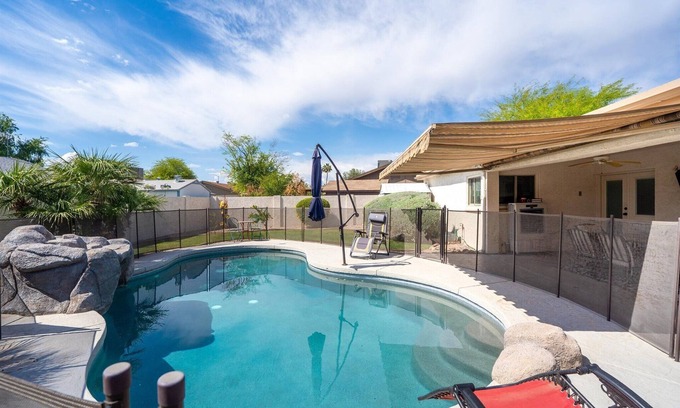 Mesa House | House with Pool! Conveniently located in Phoenix