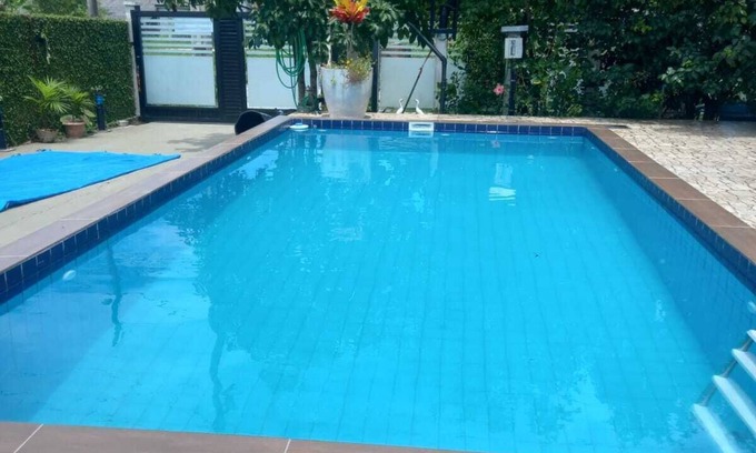 Matinhos House | House with pool in Matinhos House accommodates up to 15 people. Super cozy.