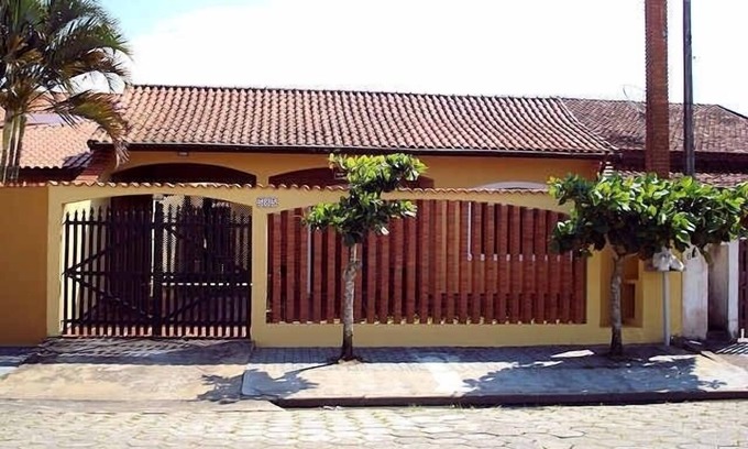 Itanhaem House | House with pool near the beach - 1 suite