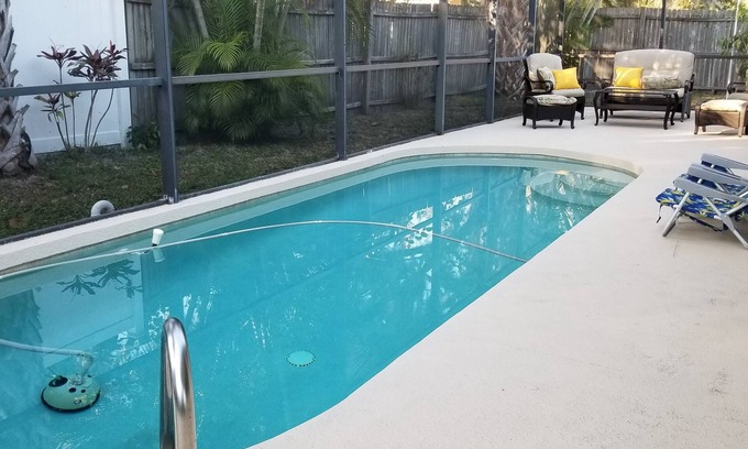 South Venice House | HOUSE WITH PRIVATE HEATED POOL FOR RENT 3 BEDROOMS, 2 BATHROOMS.