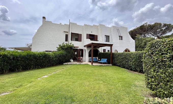 Santa Margherita di Pula House | House with sea views just 10 meters away from the beach