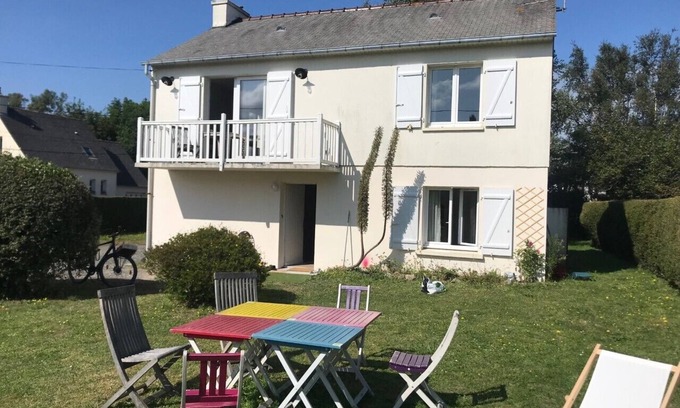 Reville House | House with seaview 30 meters from the beach
