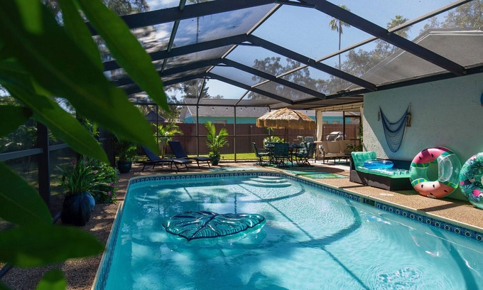 Tarpon Springs House | House with solar heated Pool , close to the beach, Pool pump heater.