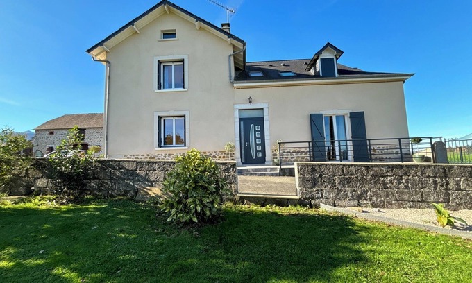 Asson House | House with swimming pool at the foot of the Pyrenees