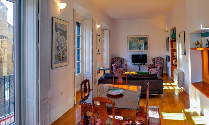 Feria House | House with terrace in the center of Seville with wifi, air conditioning and garage