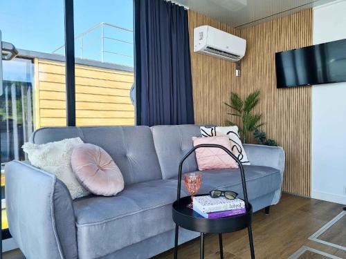 Łazy Boat Rental | Houseboat in azy by Lake Jamno and the Sea