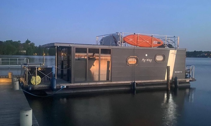 Mirow Boat Rental | Houseboat "My Way" on the Mecklenburg Lake Plateau