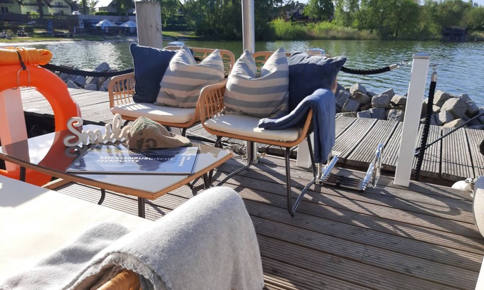 Muritz Boat Rental | Houseboat - Vacation. where the frog jumps into the water.