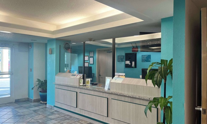 Clarksville Hotel | Howard Johnson by Wyndham Clarksville Tennessee