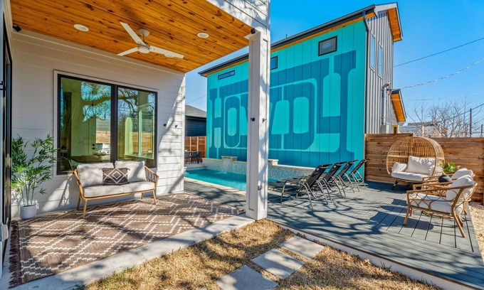 Rosewood House | Howdy House - Pool - Grill - Downtown Views - Walkable Coffee Shops