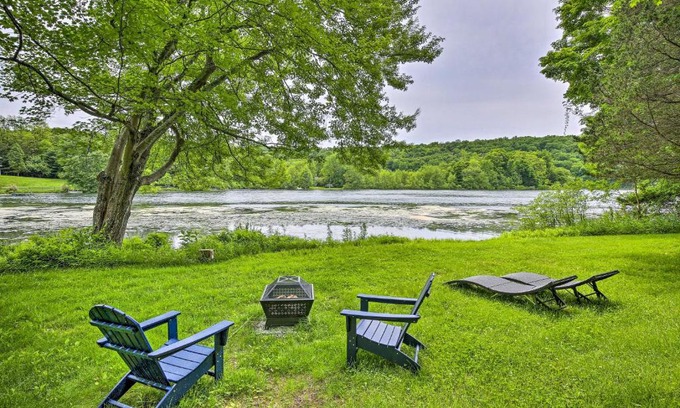 Clinton Corners House | Hudson Valley Home with Lake Views and Kayaks