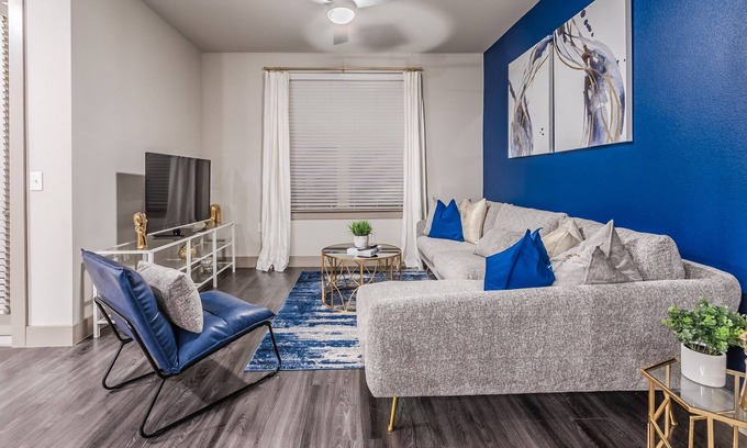 Farmers Branch Apartment | 🔹Hue of Blue🔹: King Bed👑 |Fast WiFi| + more!