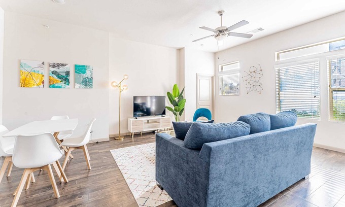 Montopolis Apartment | Huge 2BR suite close to Downtown w/fast WiFi