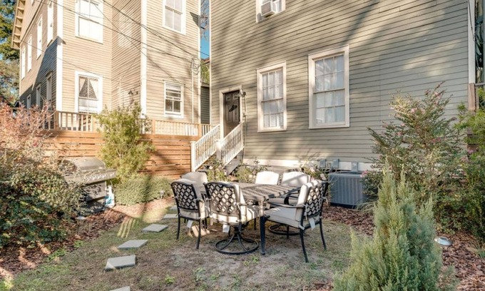 Historic Downtown Savannah Hotel | Huge 5 bedroom 5 bath Home in Savannah