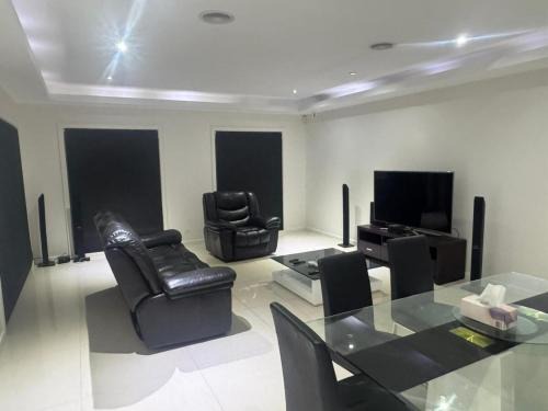 Franklin House | Huge 6 Bed House in Franklin ACT