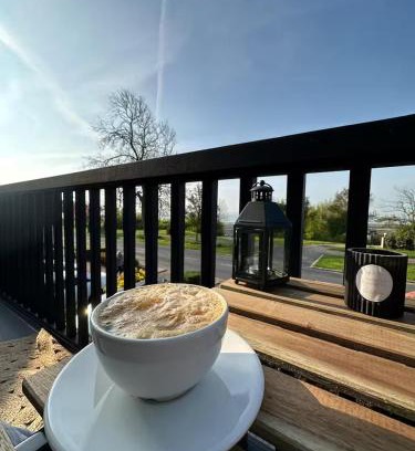 Leigh-on-Sea House | Huge Beach house -Seaview balcony-perfect location Pass the Keys