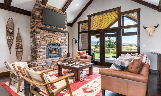 Driggs House | Huge Chalet - Epic Views, Theater, Hot Tub, & Gym!