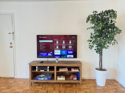 Guttenberg Apartment | Huge Place Minutes from NYC Parking Available