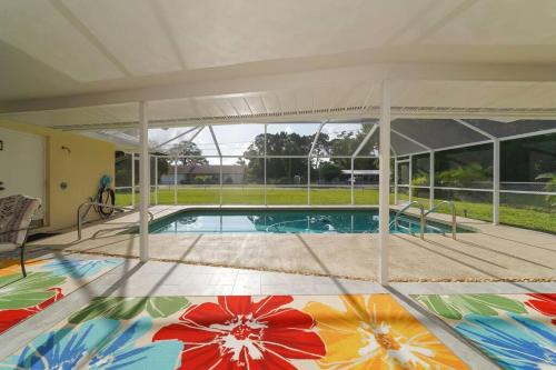 Laurel House | Huge Pool, Close to Beaches, Restaurants & Shops