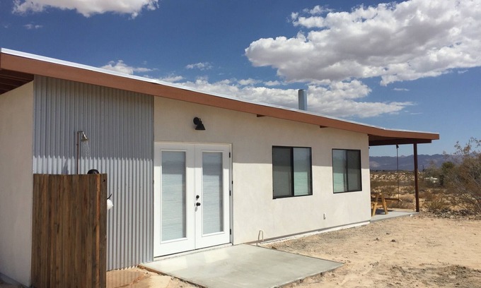 Joshua Tree Cabin | Huge Views in North Joshua Tree w/Outdoor Bathtub & Shower
