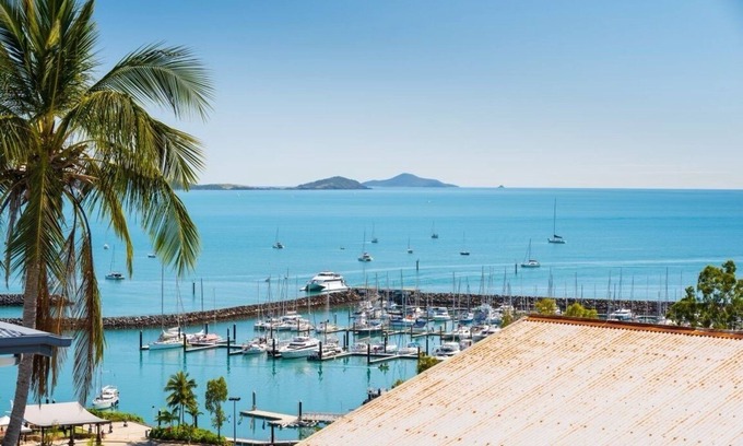 Airlie Beach House | Humble Abode - Private Townhouse + 5 minute walk to Main Street