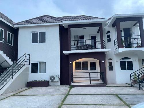 New Kingston Apartment | HUMMING BIRD VILLA