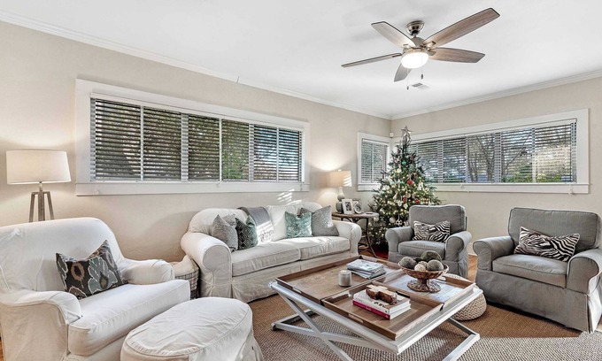 Hannon Park House | Hummingbird Home - Bungalow & Apartment