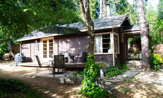 Nevada City House | Hummingbird House-Step Into History with Comfort and Charm! Walk to downtown!