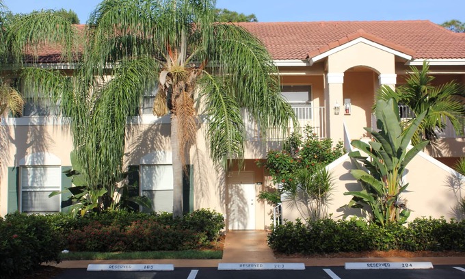 Naples Condo | Huntington Lakes Condo in Naples Florida