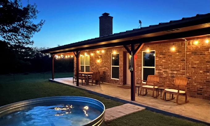 Glen Rose Other | Huruma 3 BR by Fossil Rim, Hiking, Farm & Ranch Stay- Goats, Pigs & Disc Golf!
