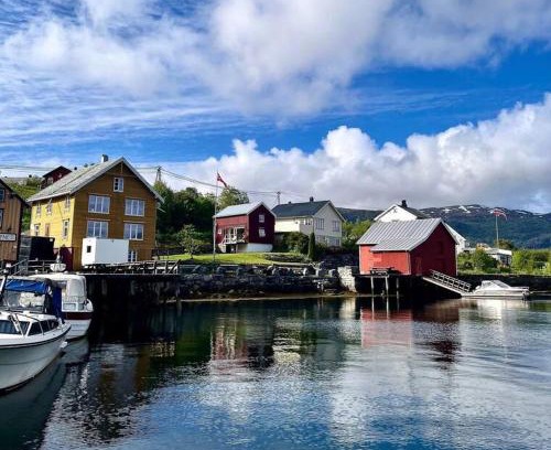 Valsoyfjord House | Hus ved Valsøyfjorden