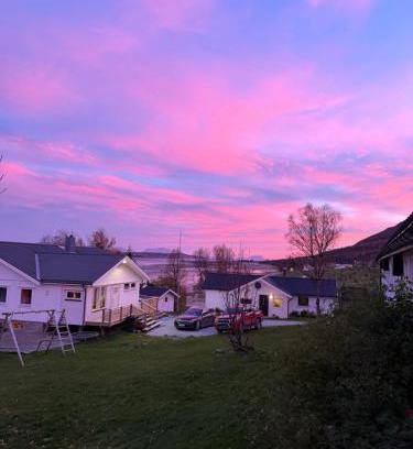 Lyngen House | Huset nært blåisvannet