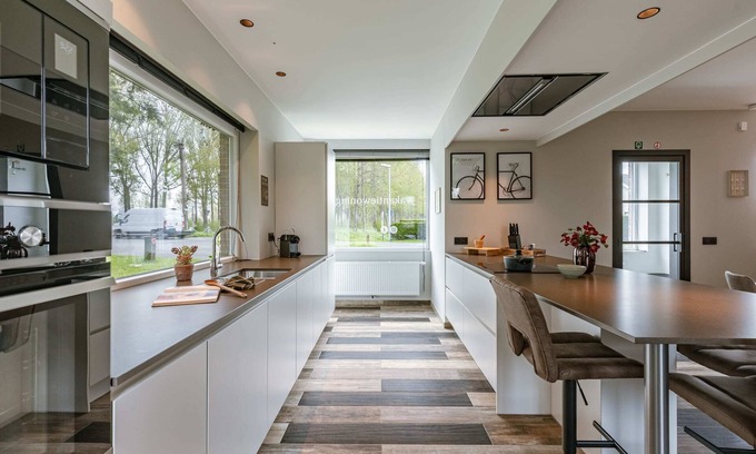 Moerkerke House | Huswell - Holiday home along the canal with great views