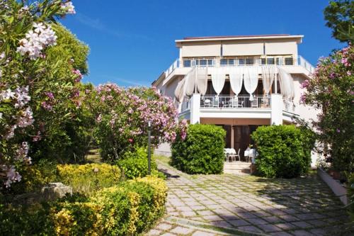Civitavecchia House | I Tre Leoni Affittacamere