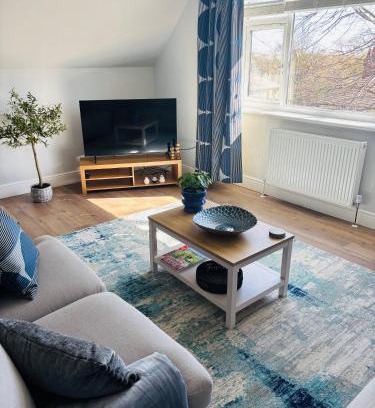 Wakefield Apartment | Ideal Contractor Business & Family Friendly 2-Bed Apartment Quiet & Spotless with Fast WiFi Large Screen Smart TV