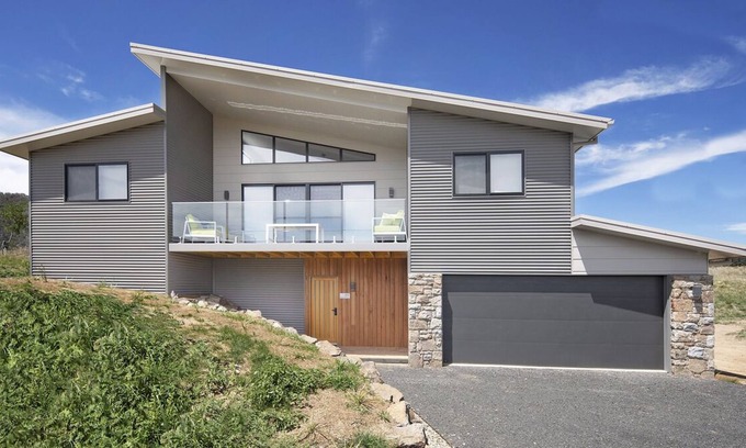 East Jindabyne House | Ideal for both winter and summer adventures in the Snowy Mountains.