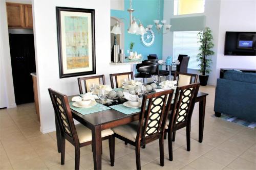 Davenport House | Ideal for Families & Couples - Lake View - South Facing Pool & Spa - Game Room - Providence Golf Community - Access to Resort Amenities